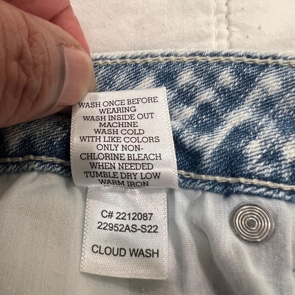 Altar'd State Denim Cloud Wash Distressed Frayed Hem Shorts--Size 28 - Picture 14 of 14